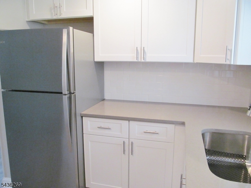 11 Meehan Avenue Raritan, NJ 08869 - Photo 3 of 10