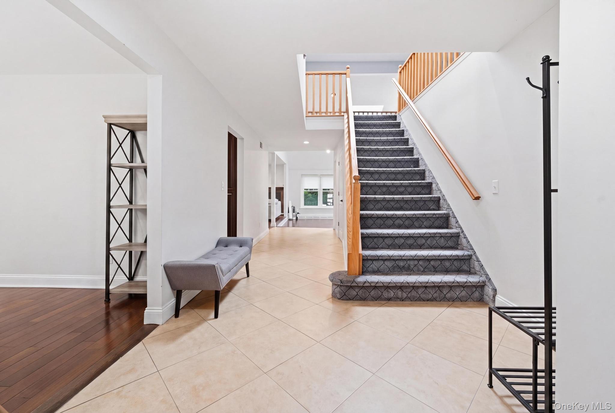 19 Sunset Road West Albertson, NY 11507 - Photo 4 of 24
