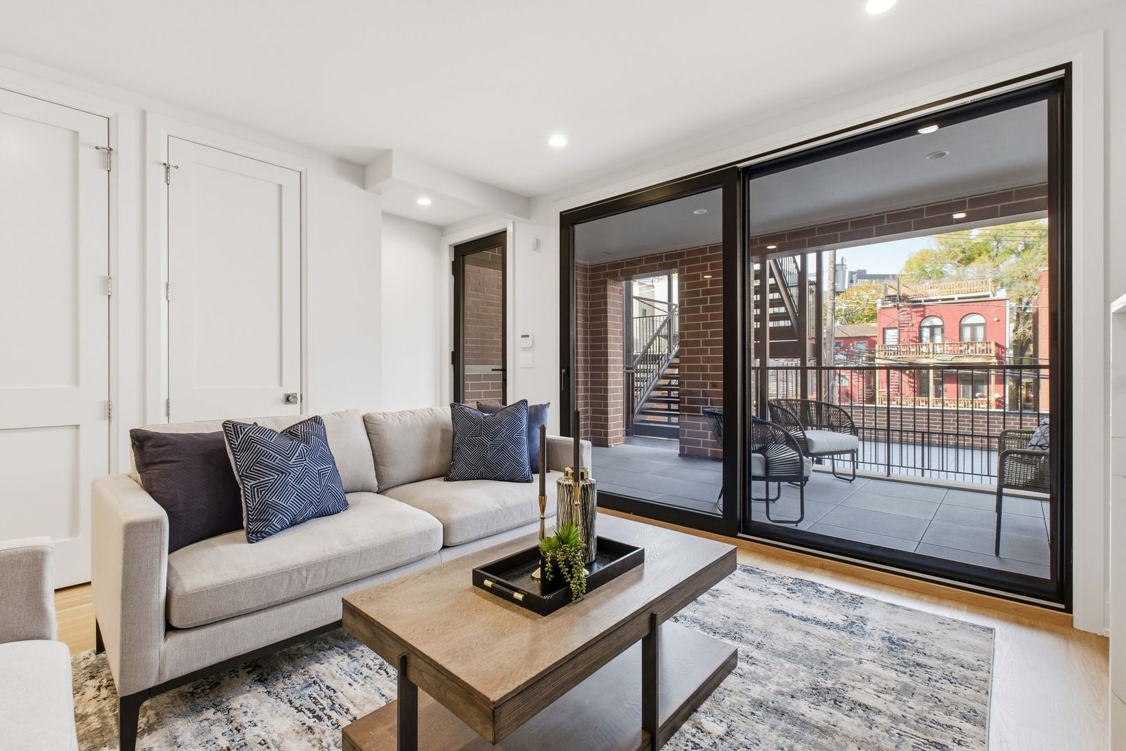 908 West Fullerton Avenue, Unit 2 Chicago, IL 60614 - Photo 9 of 19