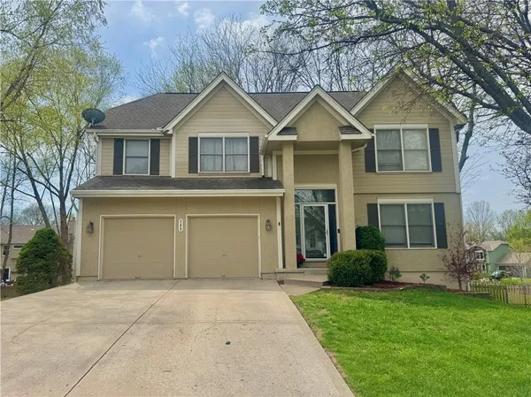 $390,000 | 705 Hawthorne Drive, Liberty, MO 64068