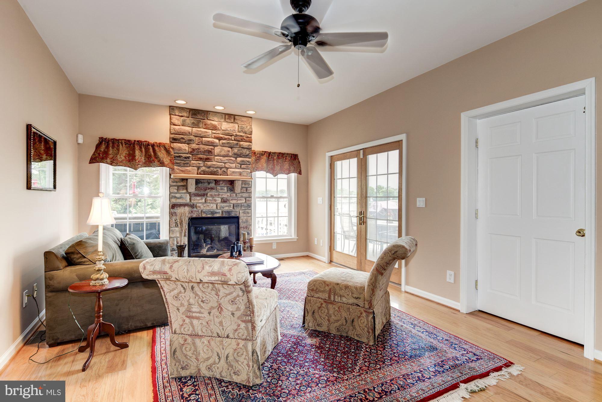 7230 River Drive Road Baltimore, MD 21219 - Photo 11 of 29 Living Room