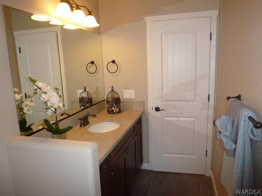 2673 Pegasus Ranch Road Bullhead City, AZ 86429 - Photo 30 of 36 Guest bathroom view 1