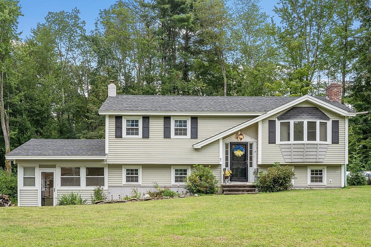 7 Vassar Drive Pelham, NH 03076 - Photo 13 of 37