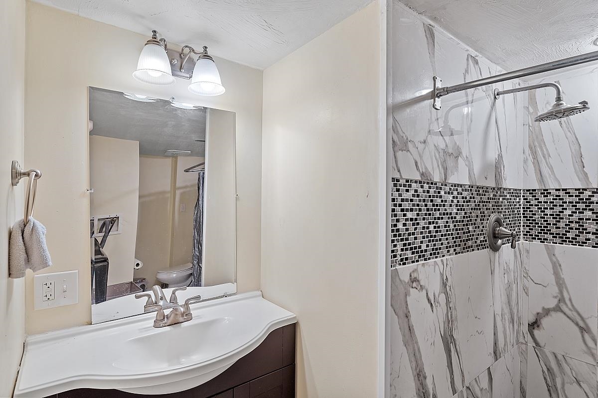 7 Vassar Drive Pelham, NH 03076 - Photo 24 of 37