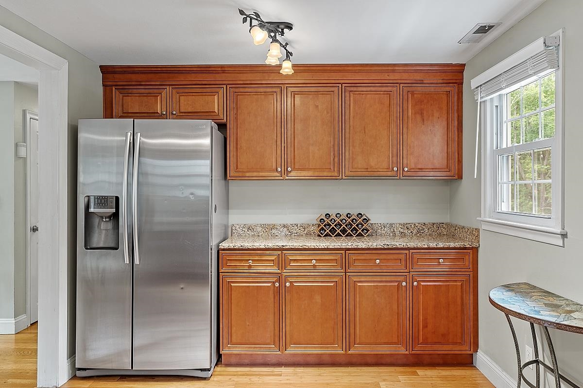 7 Vassar Drive Pelham, NH 03076 - Photo 3 of 37