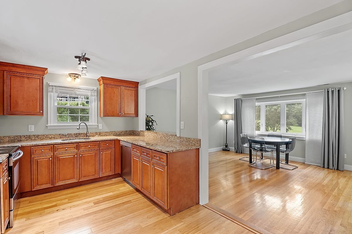 7 Vassar Drive Pelham, NH 03076 - Photo 5 of 37