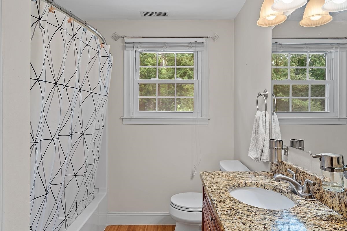 7 Vassar Drive Pelham, NH 03076 - Photo 9 of 37