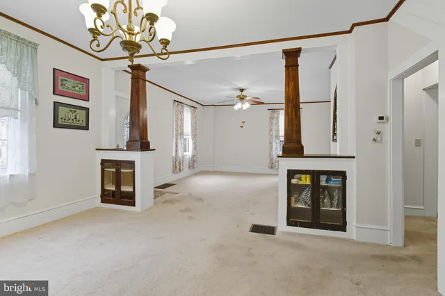 a view of a livingroom with washer and dryer