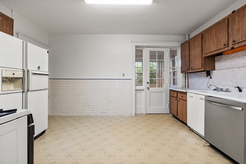 15-17 James Street, Unit 2 Brookline, MA 02446 - Photo 13 of 28 a kitchen with cabinets and white stainless steel appliances
