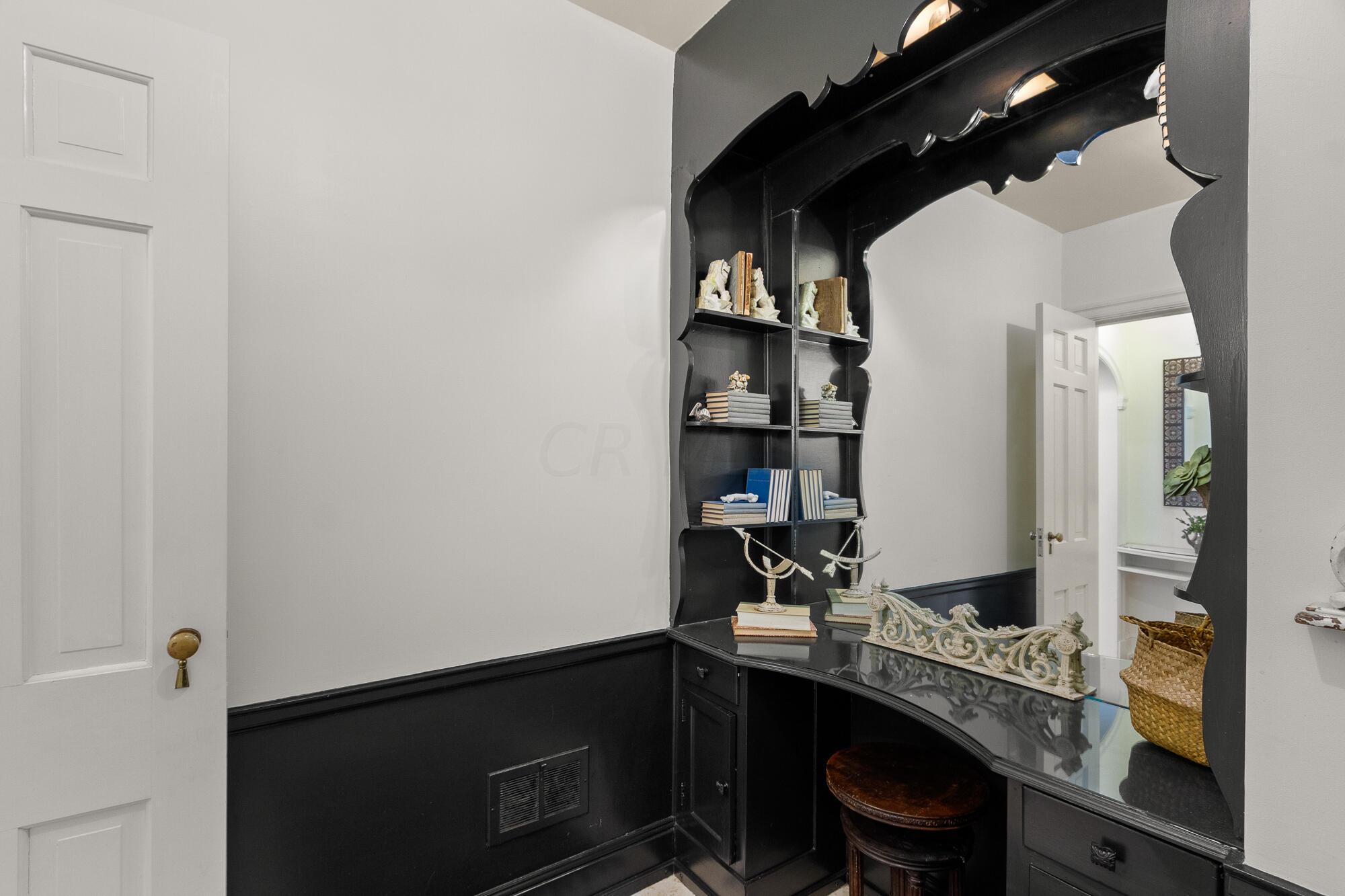 511 Edgewood Road Mansfield, OH 44907 - Photo 14 of 47 down-bath-2