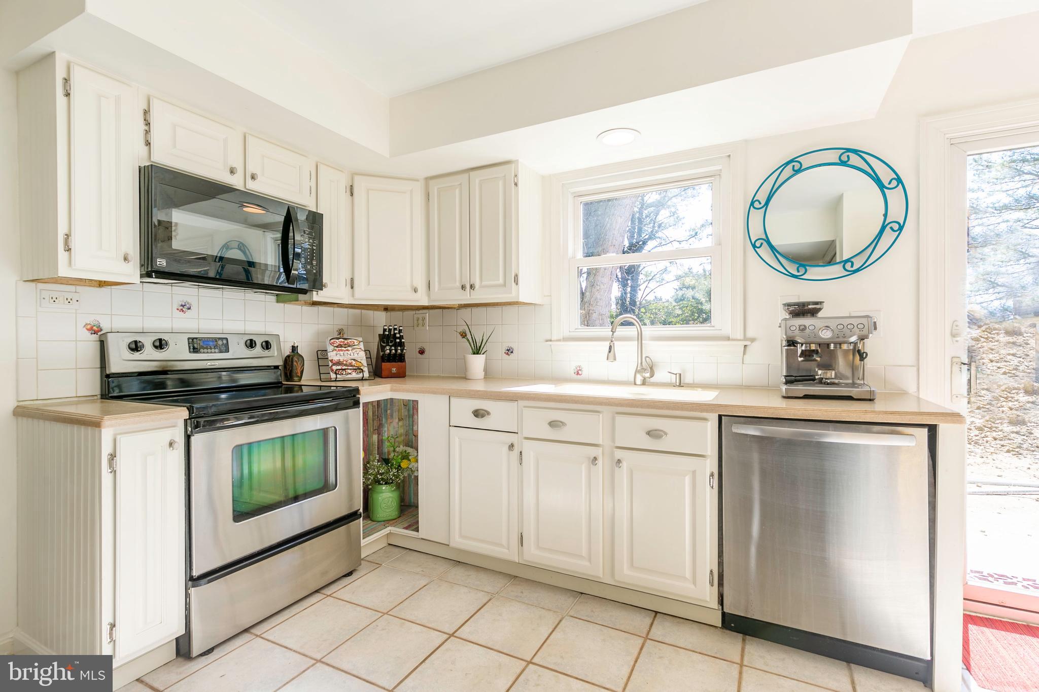 108 Rutledge Road Queenstown, MD 21658 - Photo 17 of 37 Stainless steel appliances!