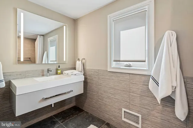 $6,499,000 | 11 South 3rd Street, Surf City, NJ 08008