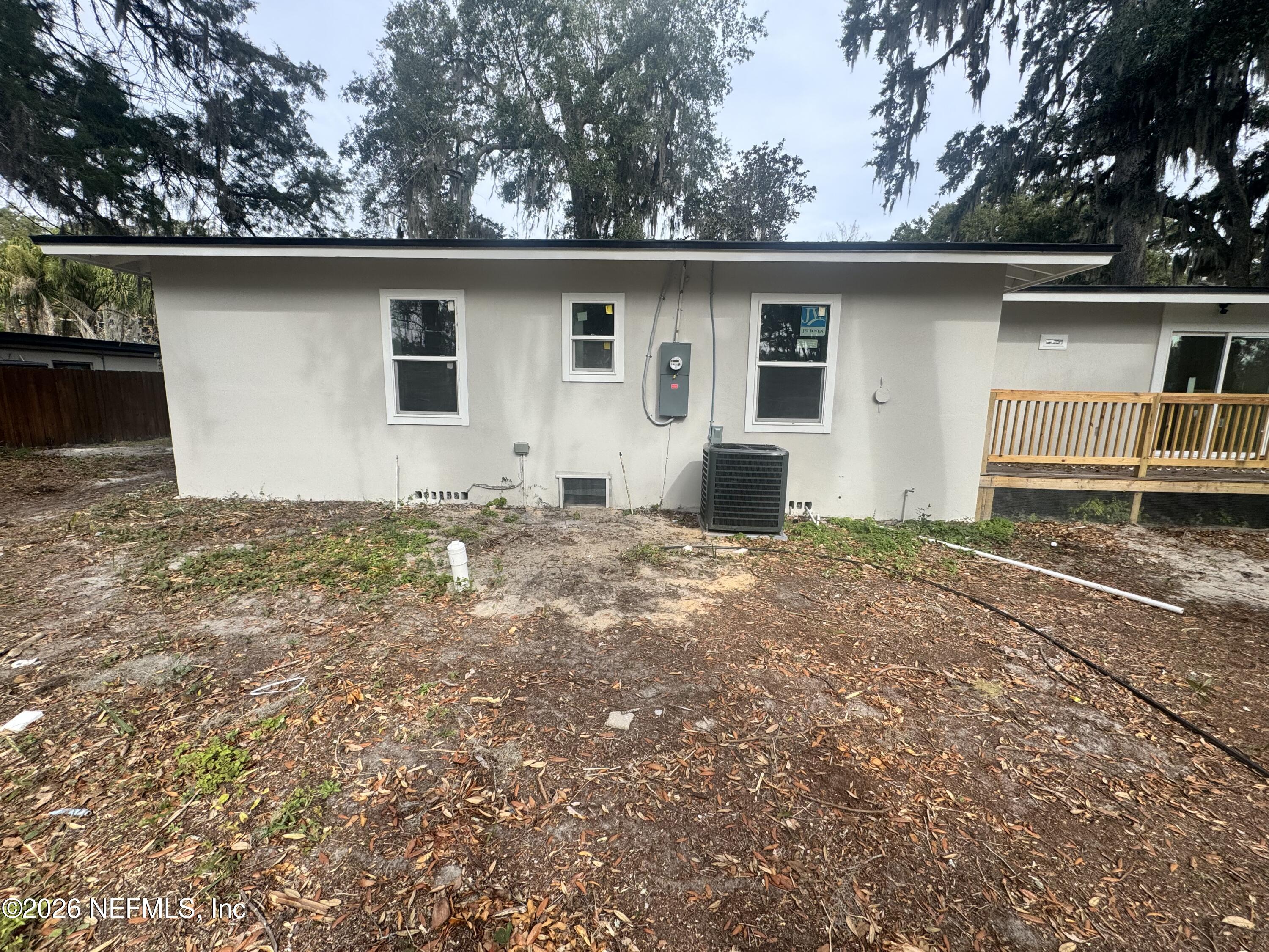 1718 Cornell Road Jacksonville, FL 32207 - Photo 9 of 35 a house with trees in the background