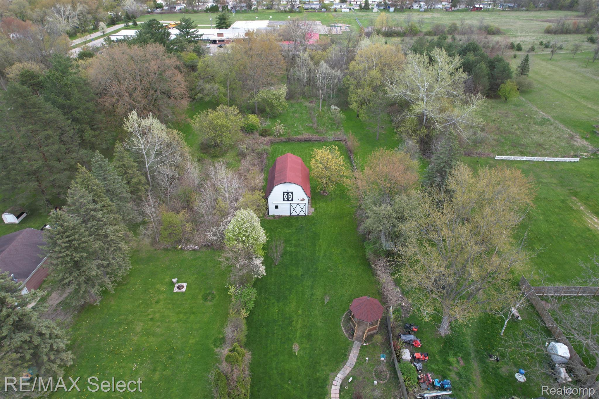1437 Belsay Road Burton, MI 48509 - Photo 18 of 59 Gallery Image 18