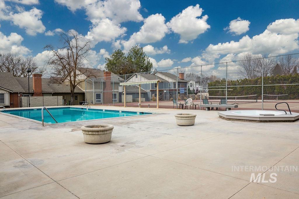 1561 Lenz Lane Boise, ID 83712 - Photo 26 of 29 Community pool with a patio area