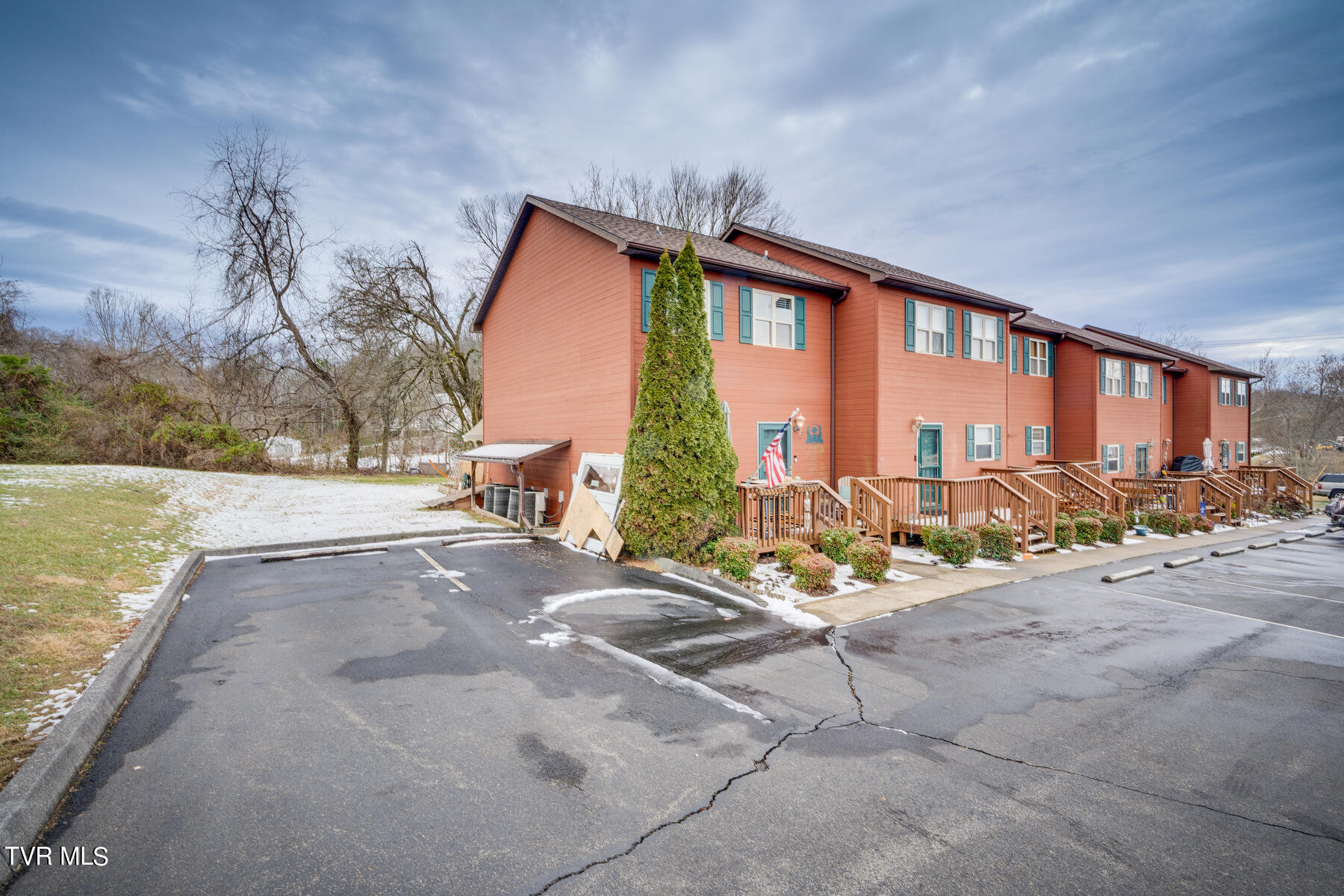 461 J A Hodge Road, Unit 7 Piney Flats, TN 37686 - Photo 2 of 27 002