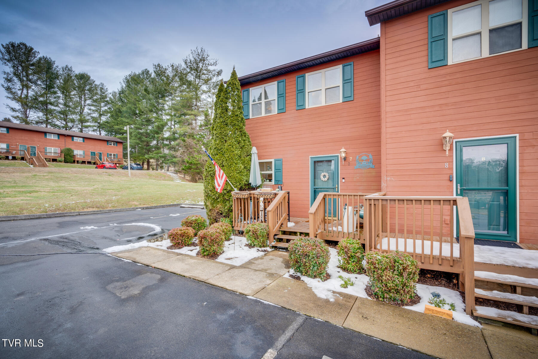 461 J A Hodge Road, Unit 7 Piney Flats, TN 37686 - Photo 3 of 27 003