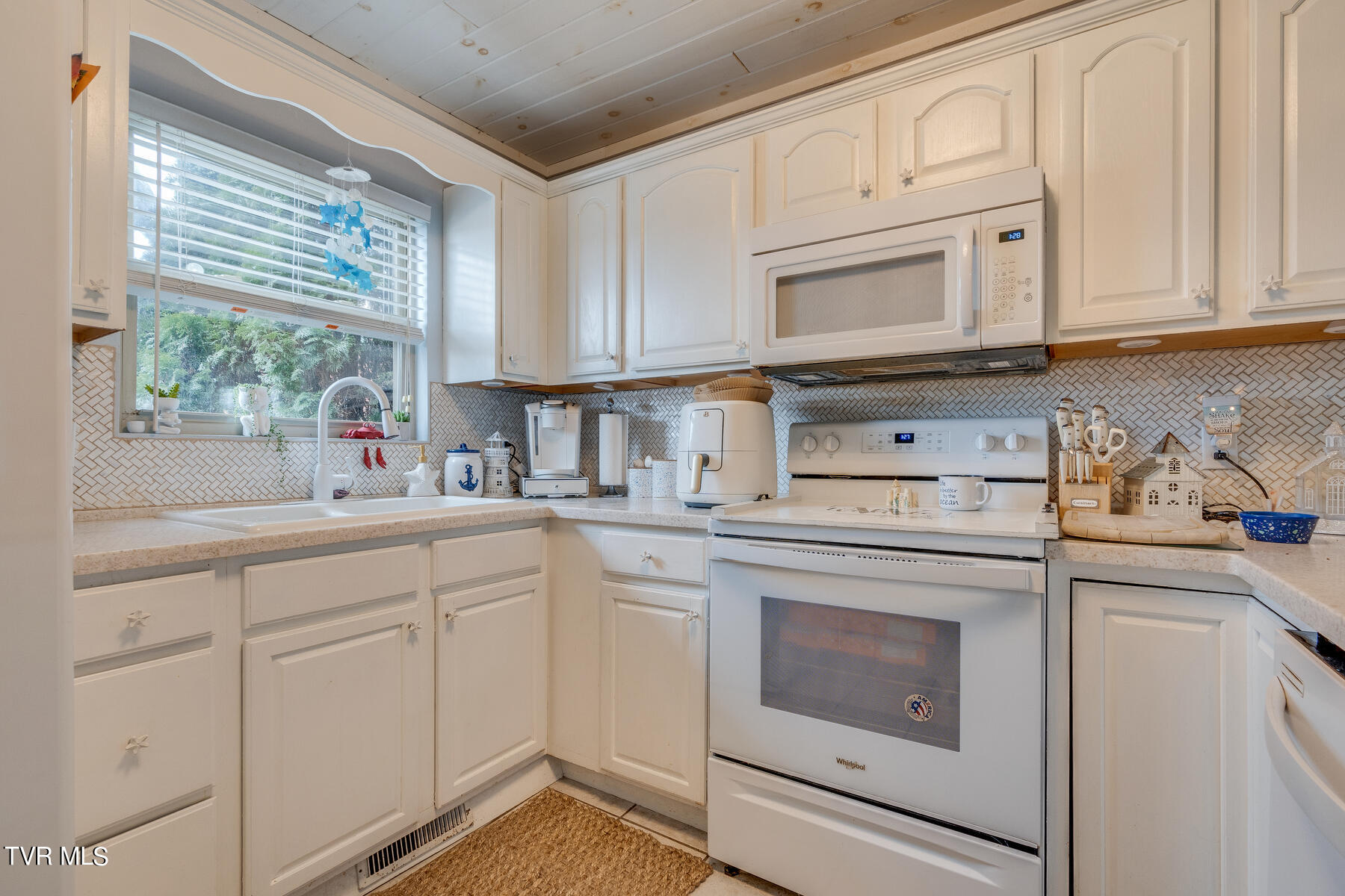 461 J A Hodge Road, Unit 7 Piney Flats, TN 37686 - Photo 9 of 27 009