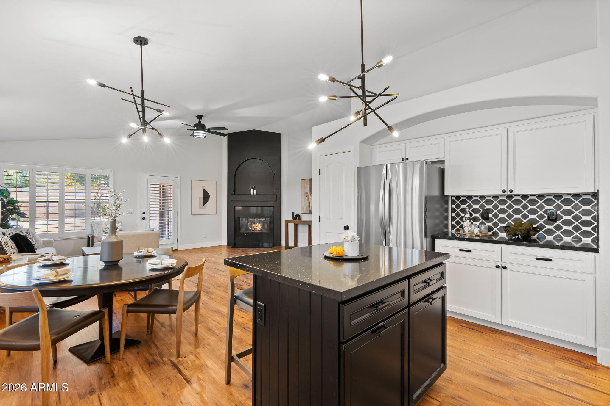 4602 East Swilling Road Phoenix, AZ 85050 - Photo 17 of 44 Kitchen