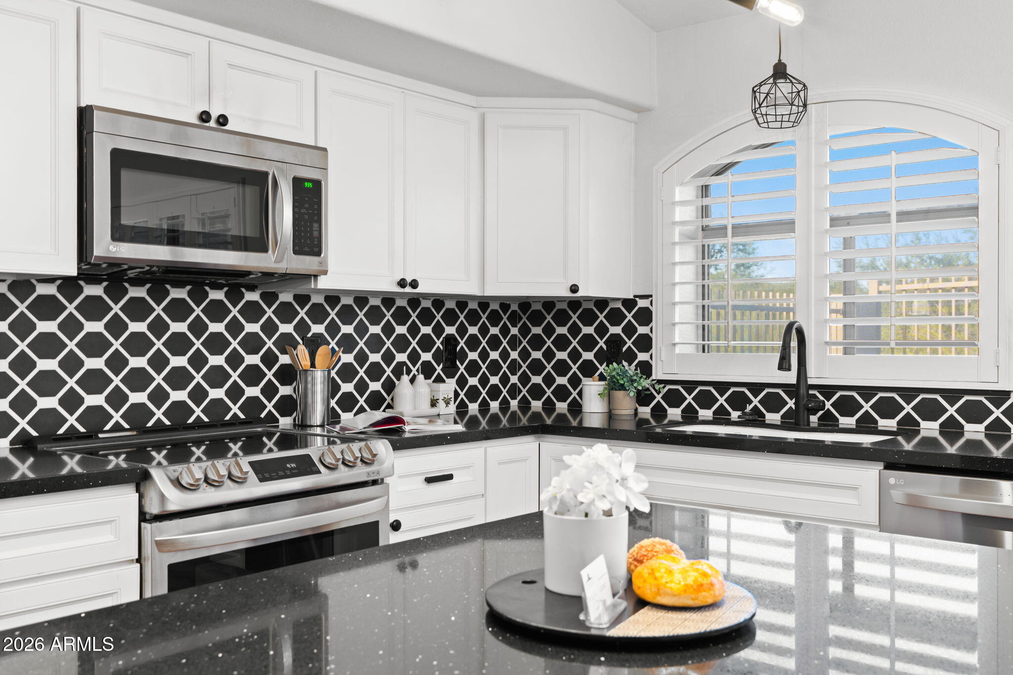 4602 East Swilling Road Phoenix, AZ 85050 - Photo 19 of 44 Kitchen