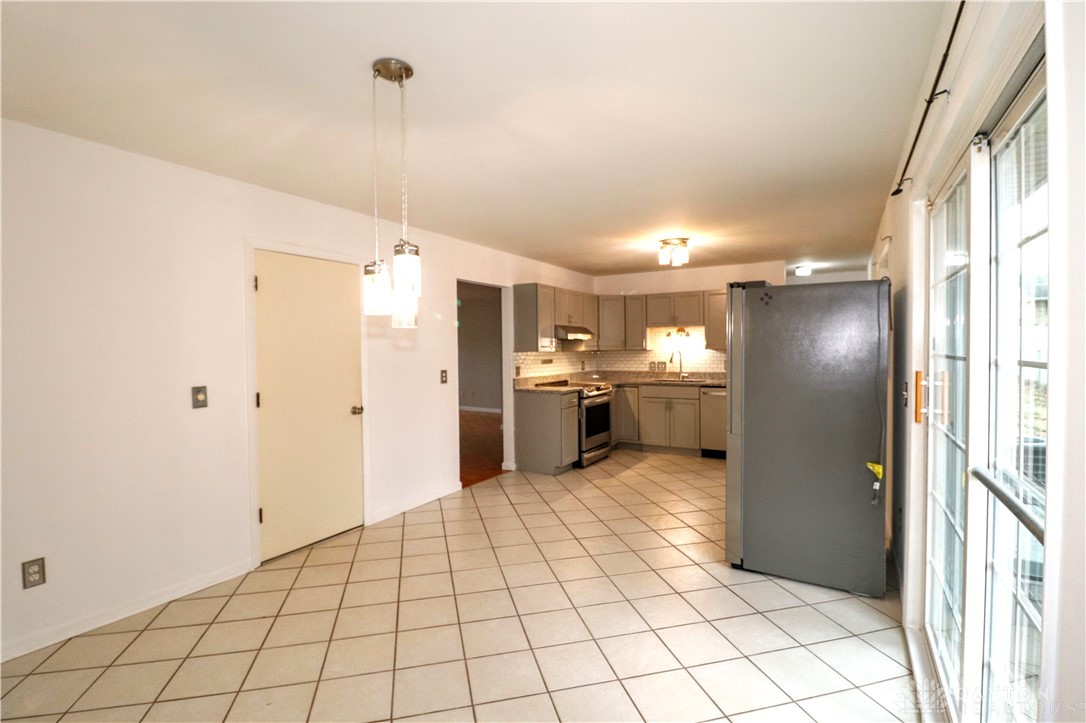 683 Danbury Road Cincinnati, OH 45240 - Photo 9 of 28 Gallery Image 9