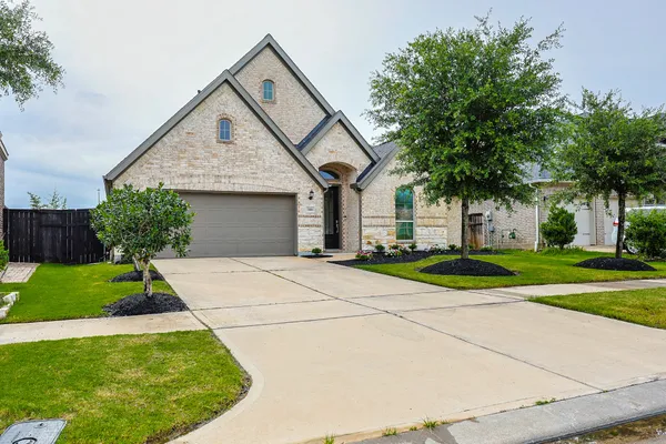 $545,000 | 3806 Lake Falls Drive, Fulshear, TX 77441