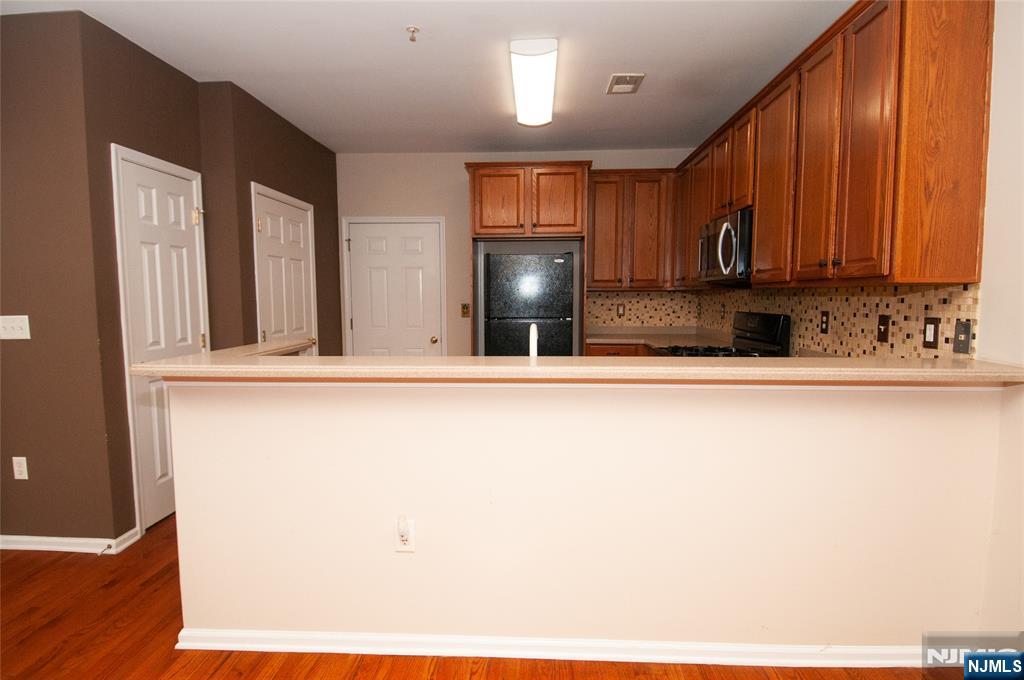 514 Deluca Road Belleville, NJ 07109 - Photo 6 of 34