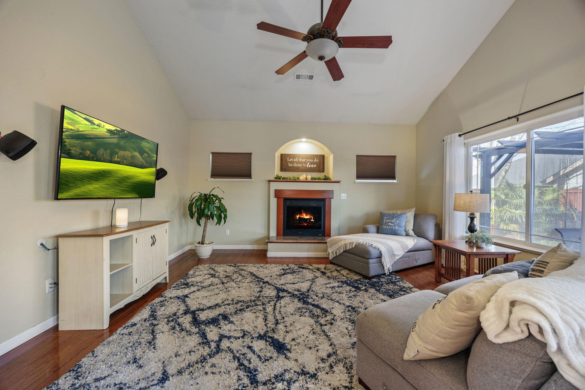 2197 Jeremy Street Central Point, OR 97502 - Photo 22 of 52 Greatroom