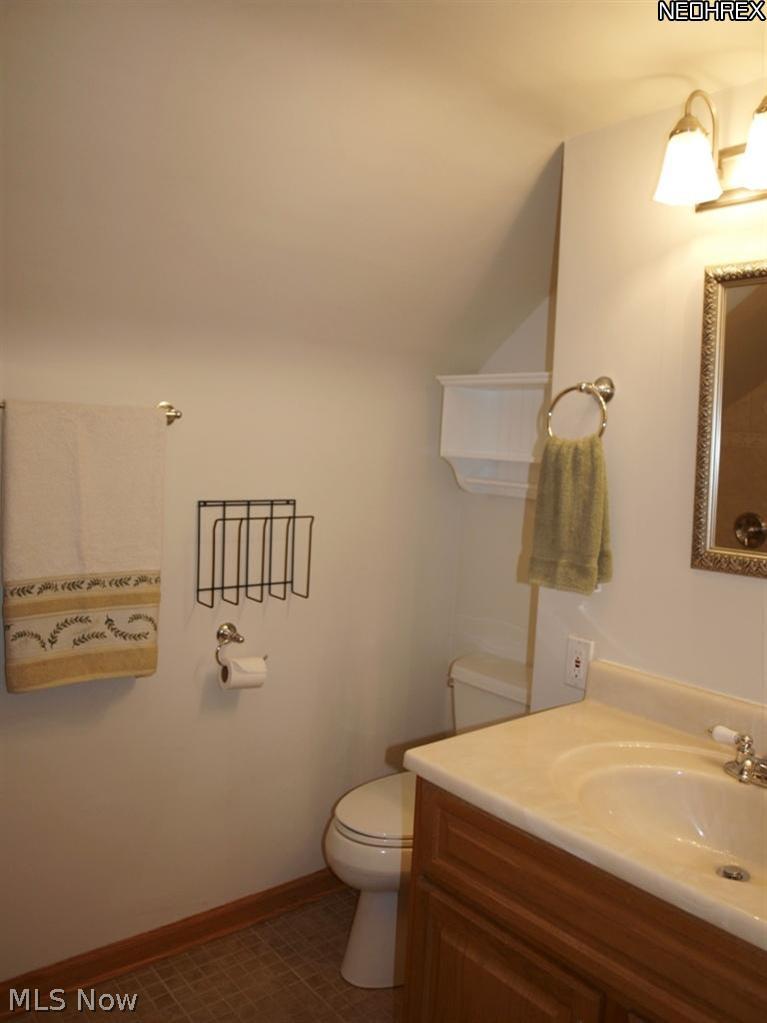 1577 Wood Road Cleveland, OH 44121 - Photo 17 of 25 2nd floor master bath room with tile flooring