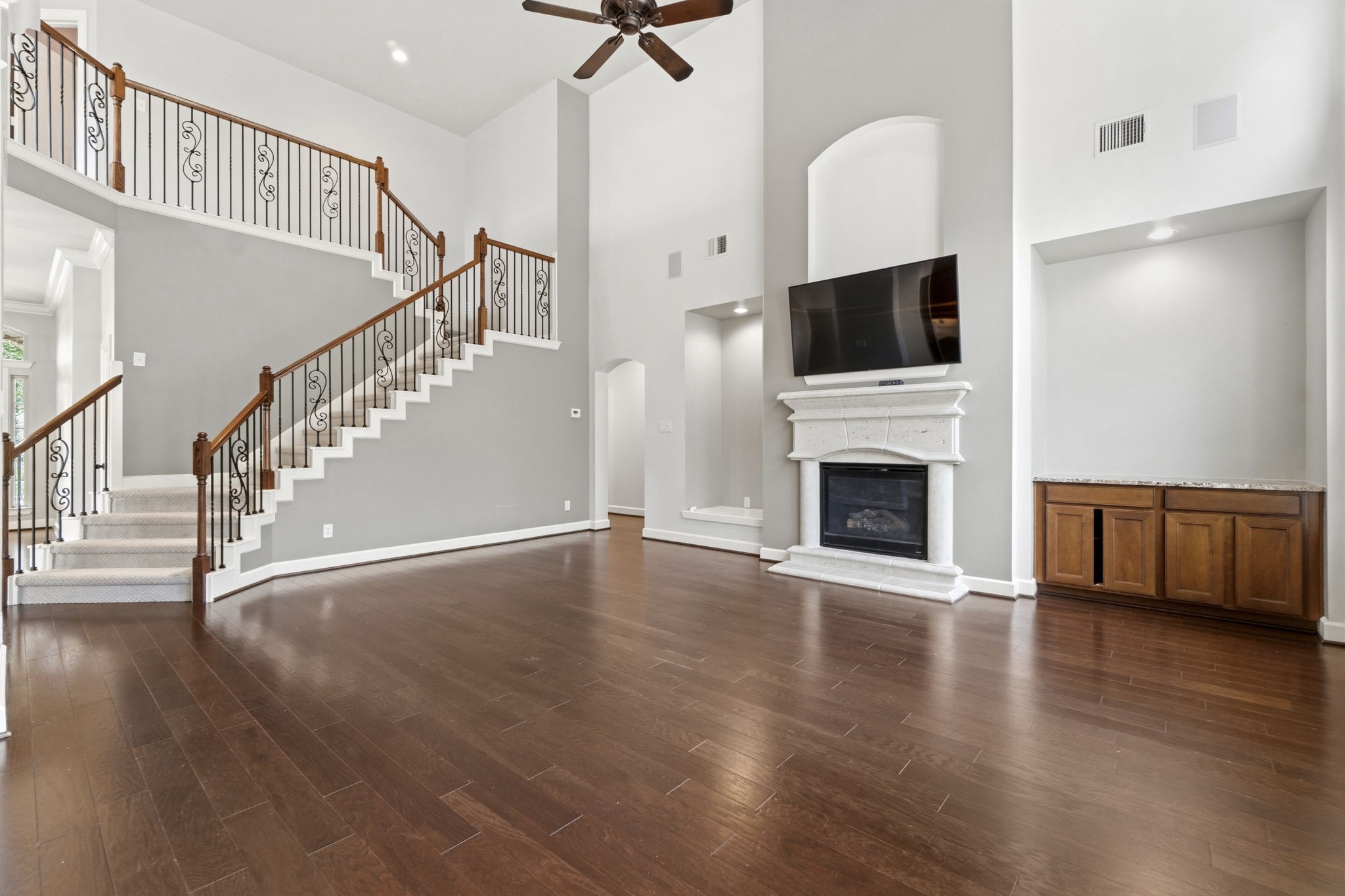27 North Arrow Canyon Circle The Woodlands, TX 77389 - Photo 6 of 37