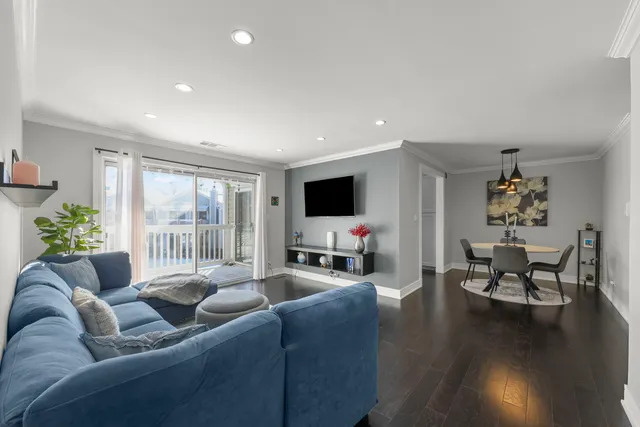 $275,000 | 2050 Lancaster Circle, Unit 201D, Naperville, IL 60565