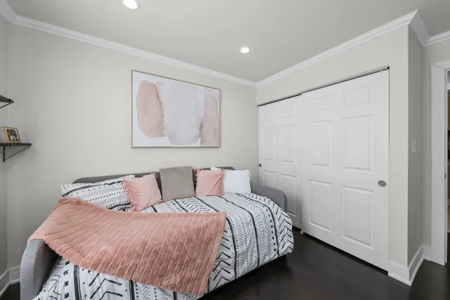 $275,000 | 2050 Lancaster Circle, Unit 201D, Naperville, IL 60565