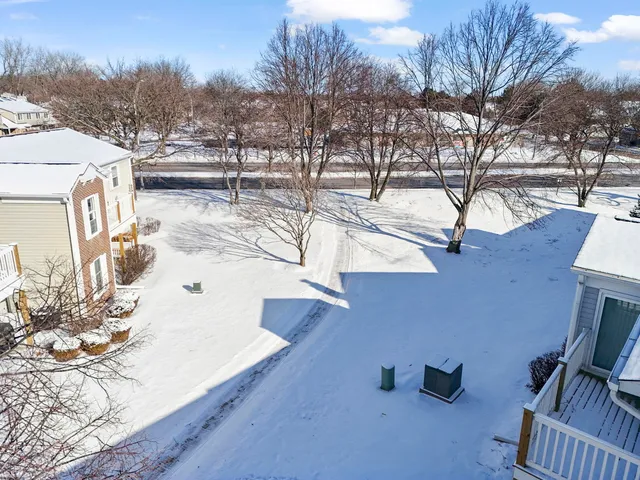 $275,000 | 2050 Lancaster Circle, Unit 201D, Naperville, IL 60565