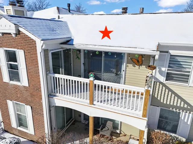 $275,000 | 2050 Lancaster Circle, Unit 201D, Naperville, IL 60565