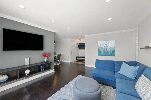 $275,000 | 2050 Lancaster Circle, Unit 201D, Naperville, IL 60565