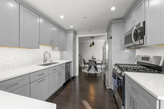 $275,000 | 2050 Lancaster Circle, Unit 201D, Naperville, IL 60565