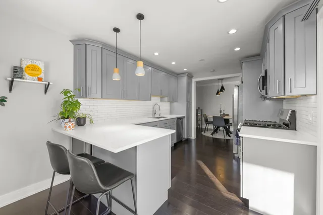 $275,000 | 2050 Lancaster Circle, Unit 201D, Naperville, IL 60565