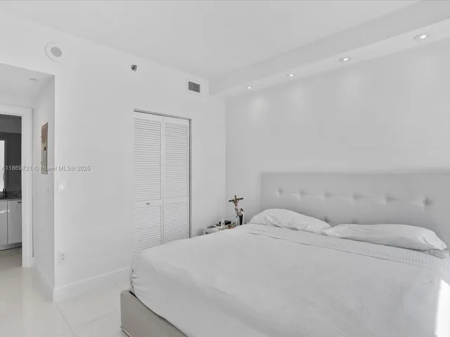 $4,600 | 951 Brickell Avenue, Unit 3707, Miami, FL 33131