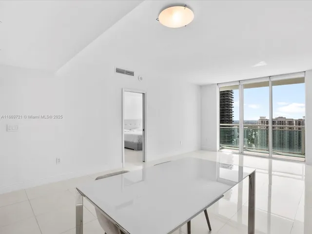 $4,600 | 951 Brickell Avenue, Unit 3707, Miami, FL 33131