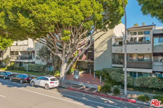 a car parked in front of a building