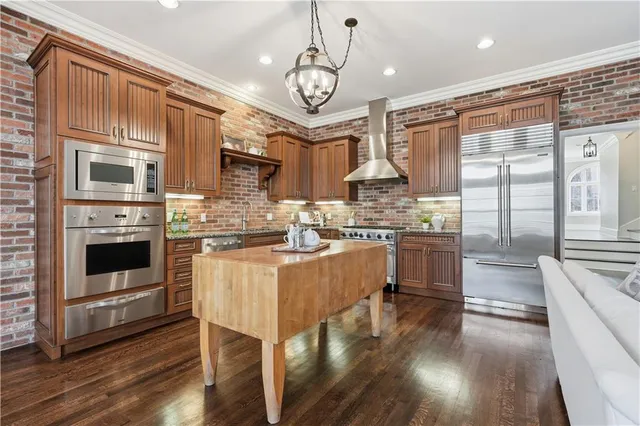 $1,199,000 | 212 West 50th Street, Kansas City, MO 64112