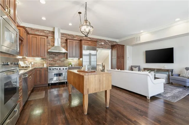 $1,199,000 | 212 West 50th Street, Kansas City, MO 64112