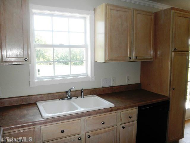 5255 Murray Road Winston-Salem, NC 27106 - Photo 8 of 16 Kitchen.