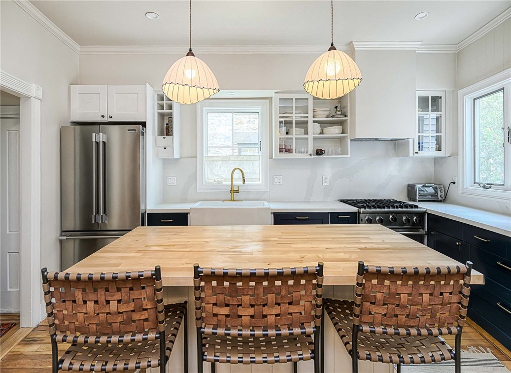 461 Spring Street Newport, RI 02840 - Photo 6 of 17