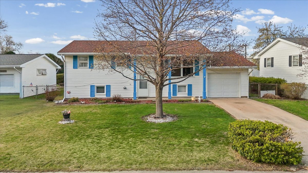 1513 Gates Drive Rantoul, IL 61866 - Photo 1 of 37 a house that is sitting in middle of the grass