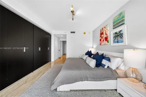 a bed room with a bed