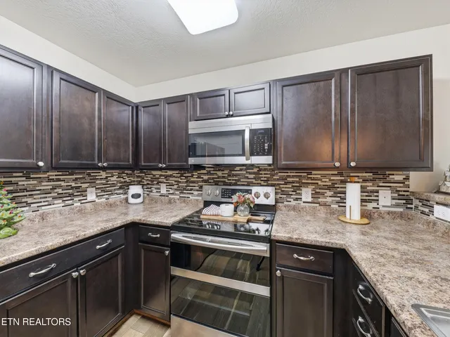 $319,000 | 2125 Bluebonnet Drive, Mascot, TN 37806