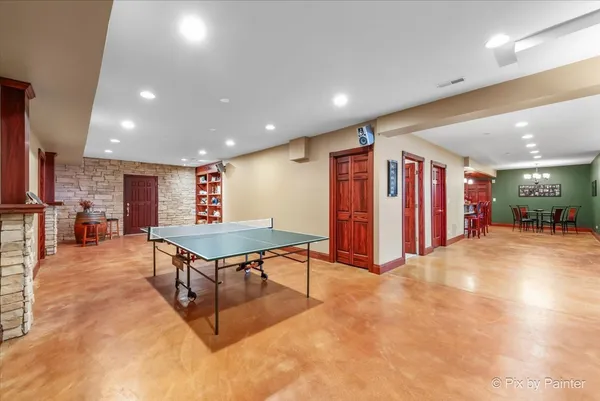 $1,250,000 | 4 Mohawk Drive, South Barrington, IL 60010