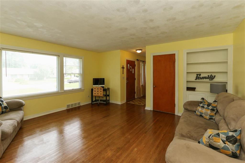1581 Westgate Road Seymour, IN 47274 - Photo 4 of 18 Gallery Image 4