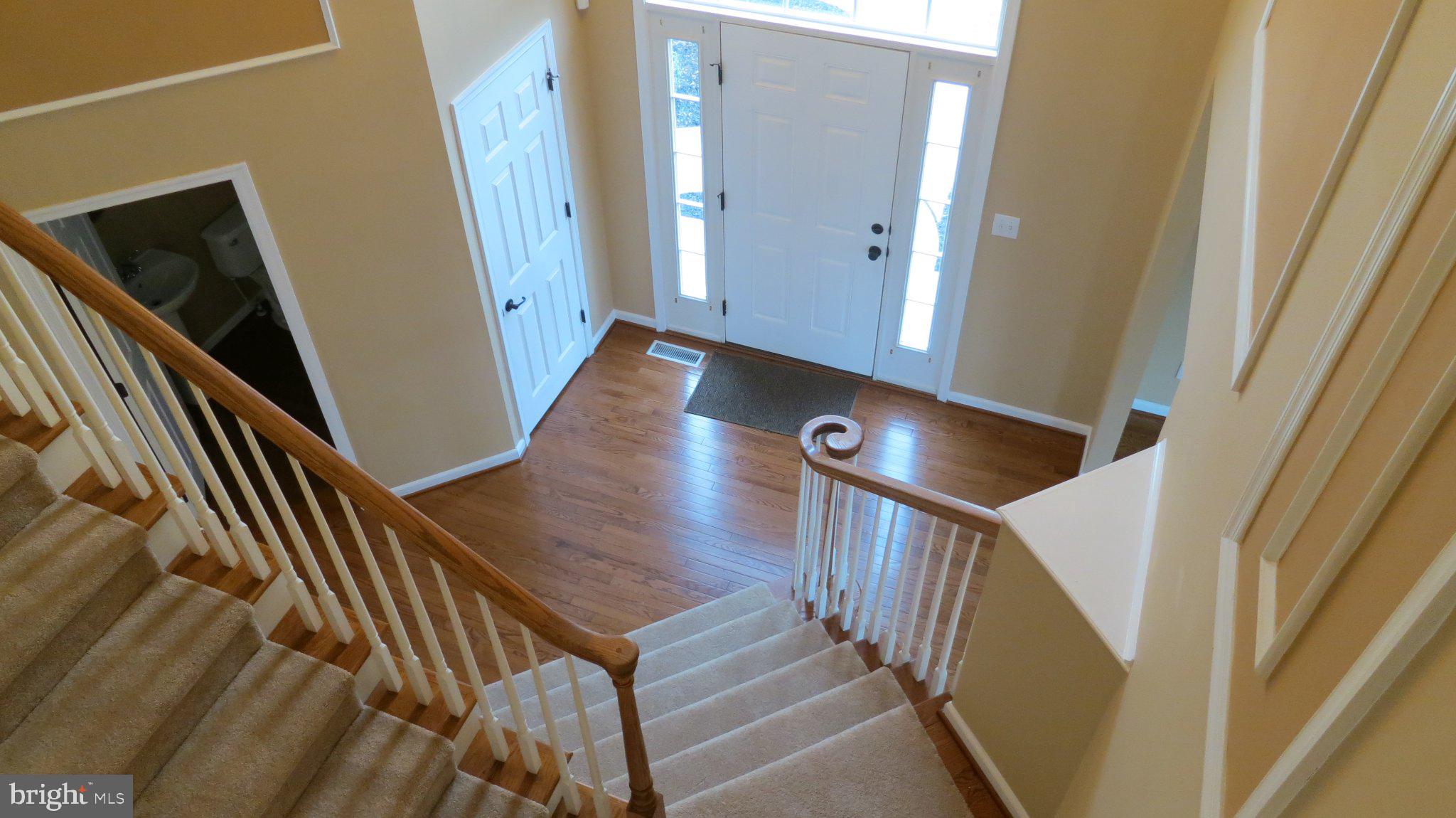 3 Lardner Road Burlington, NJ 08016 - Photo 3 of 28 Inviting entryway with elegant staircase.
